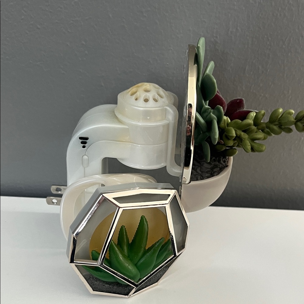 Bath and Body Works - Wallflower Plug-in & Car Fragerence Clip - Plant Lovers